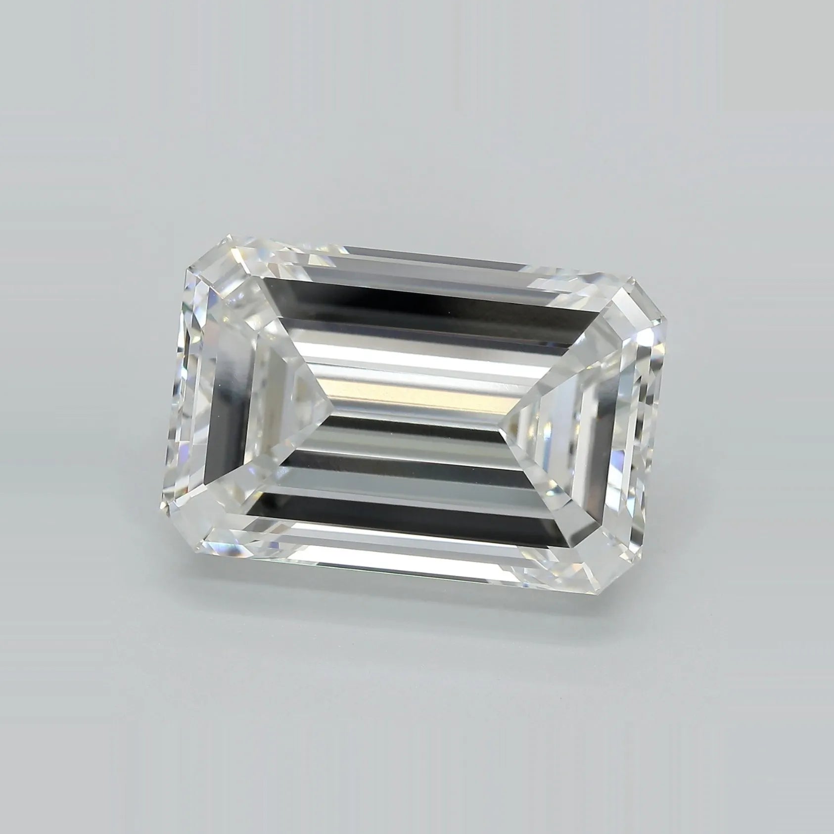18.18ct Emerald Lab Grown Diamond (Colour F, Clarity VVS2, IGI Certified)