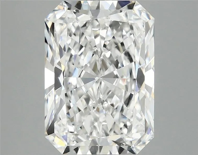 3.72ct Radiant Lab Grown Diamond (Colour E, Clarity VS2, IGI Certified)