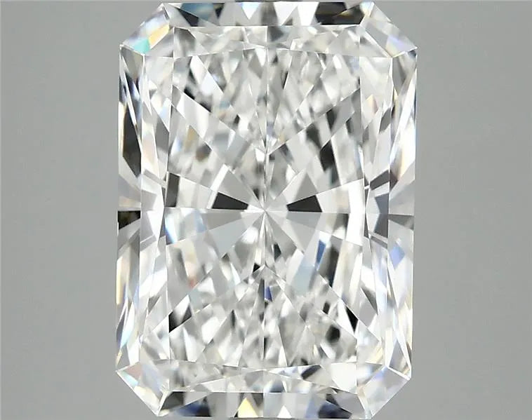 4.03ct Radiant Lab Grown Diamond (Colour E, Clarity VVS2, IGI Certified)