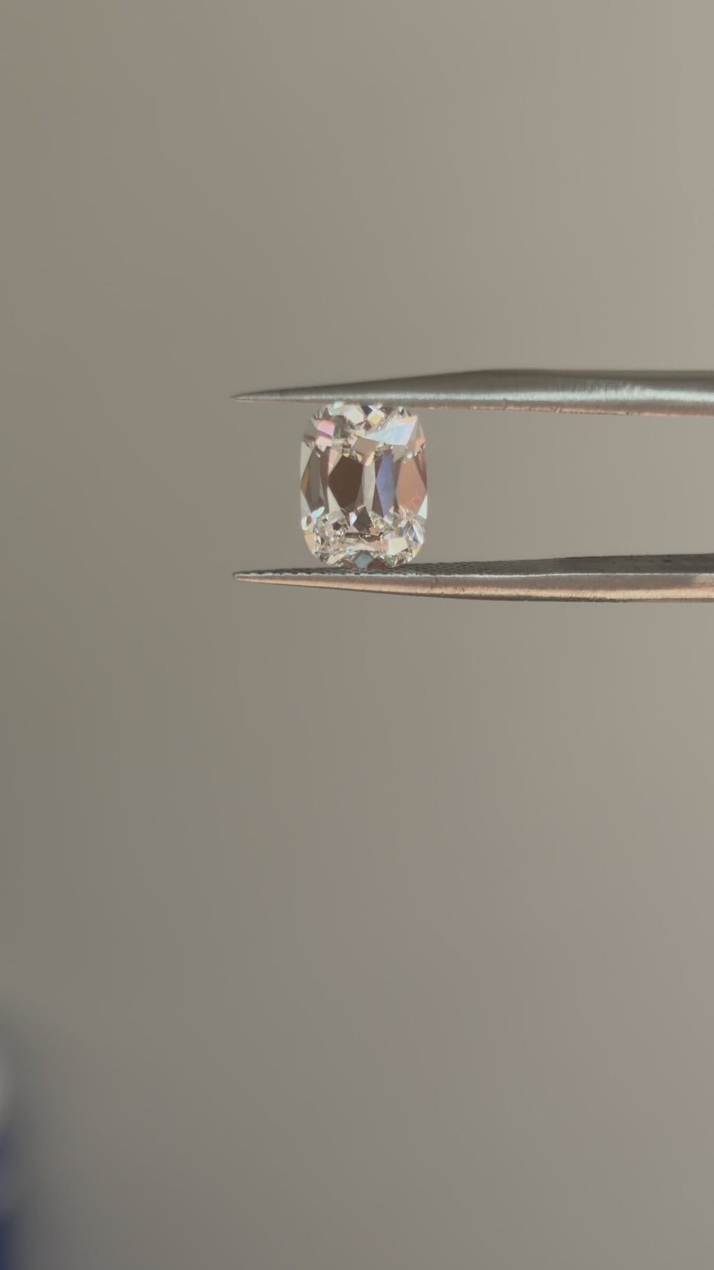 2.03 E VS1 Cushion Brilliant OMC - Lab Diamond