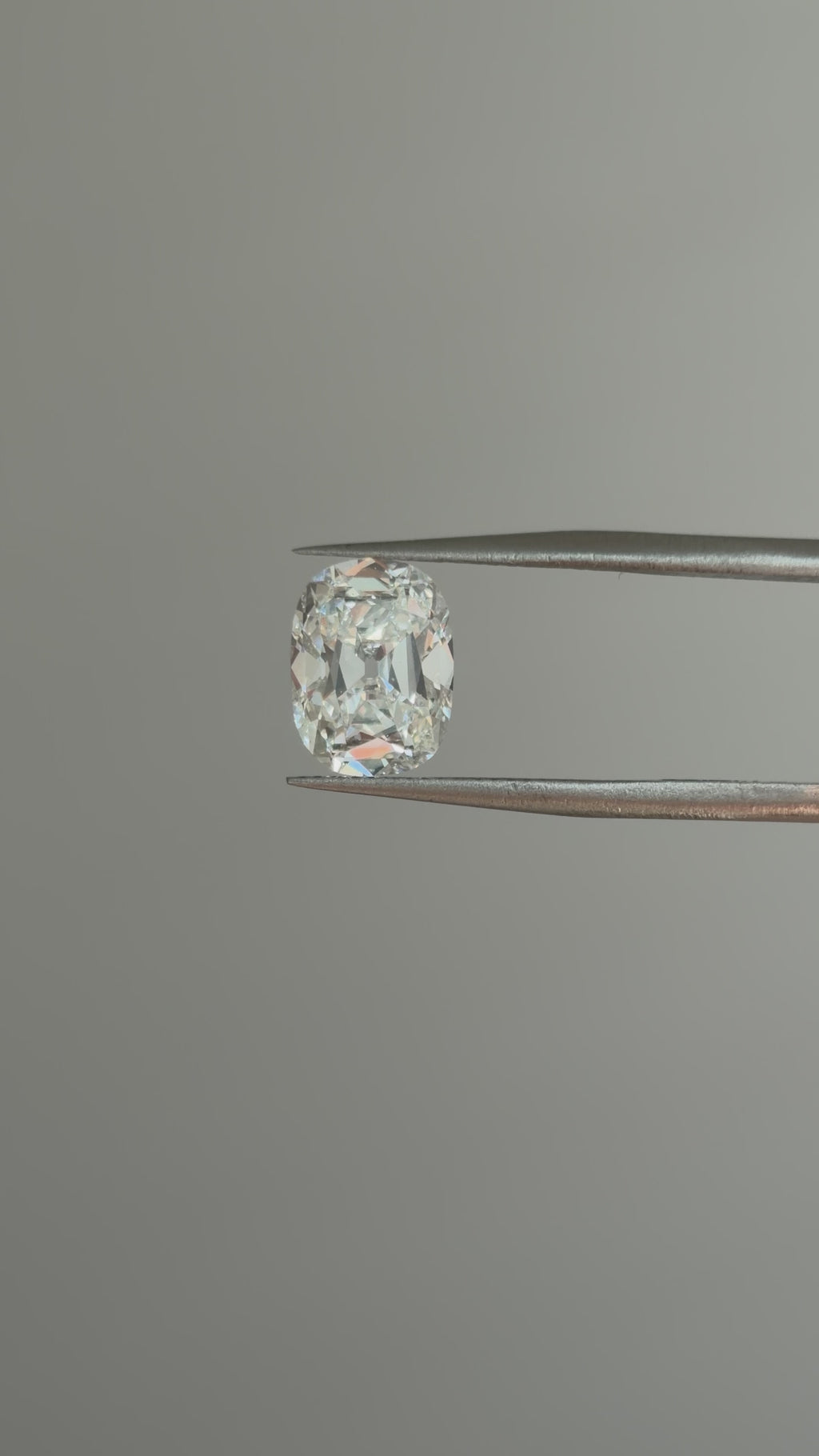 3.07 F VS2 Cushion Brilliant OMC - Lab Diamond