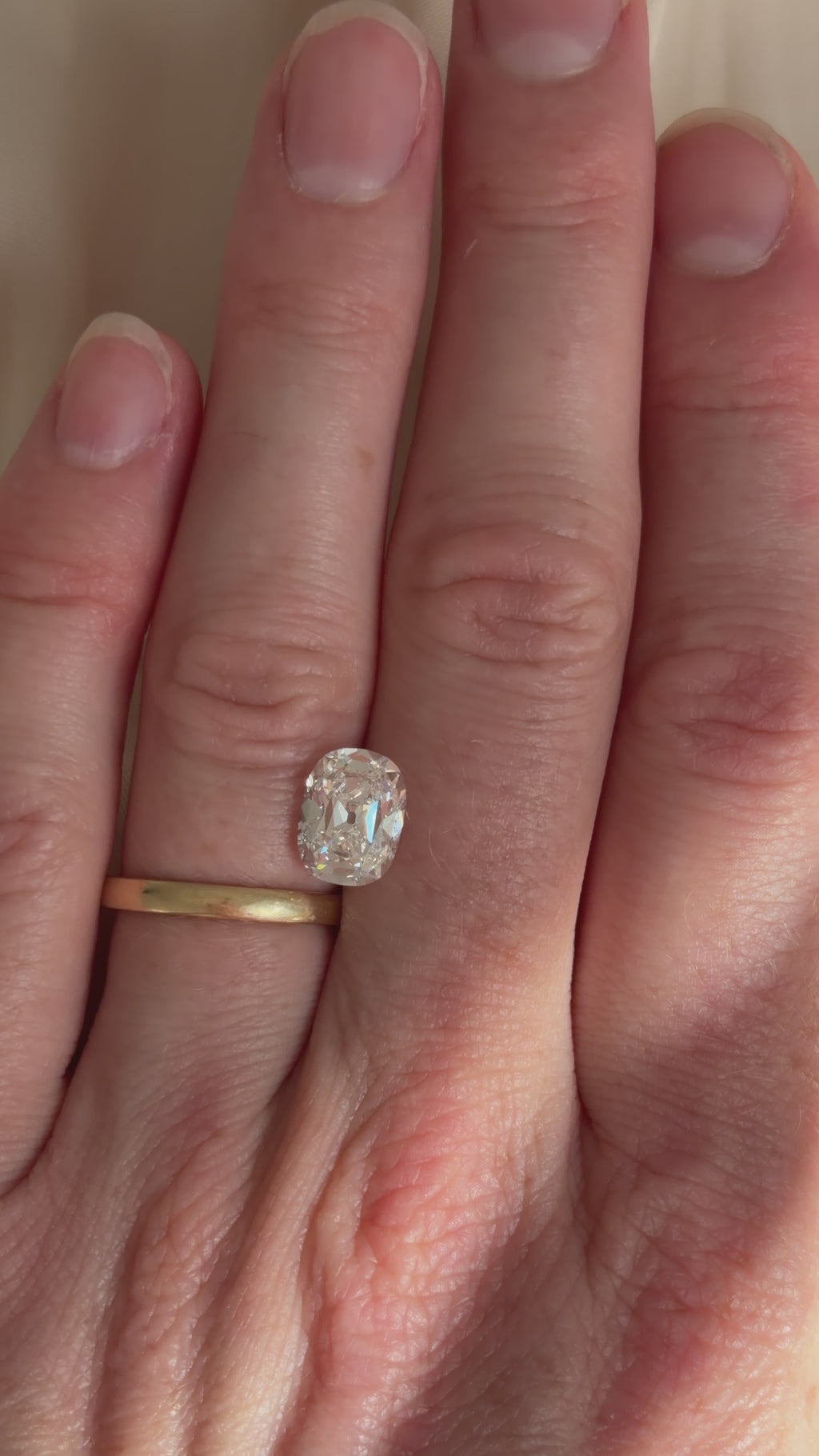 3.07 F VS2 Cushion Brilliant OMC - Lab Diamond