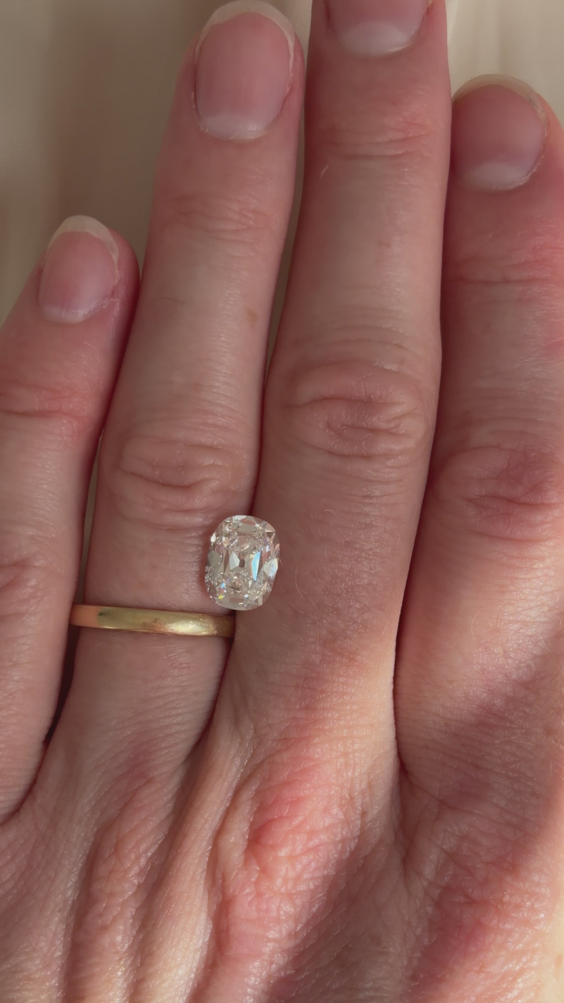 3.07 F VS2 Cushion Brilliant OMC - Lab Diamond