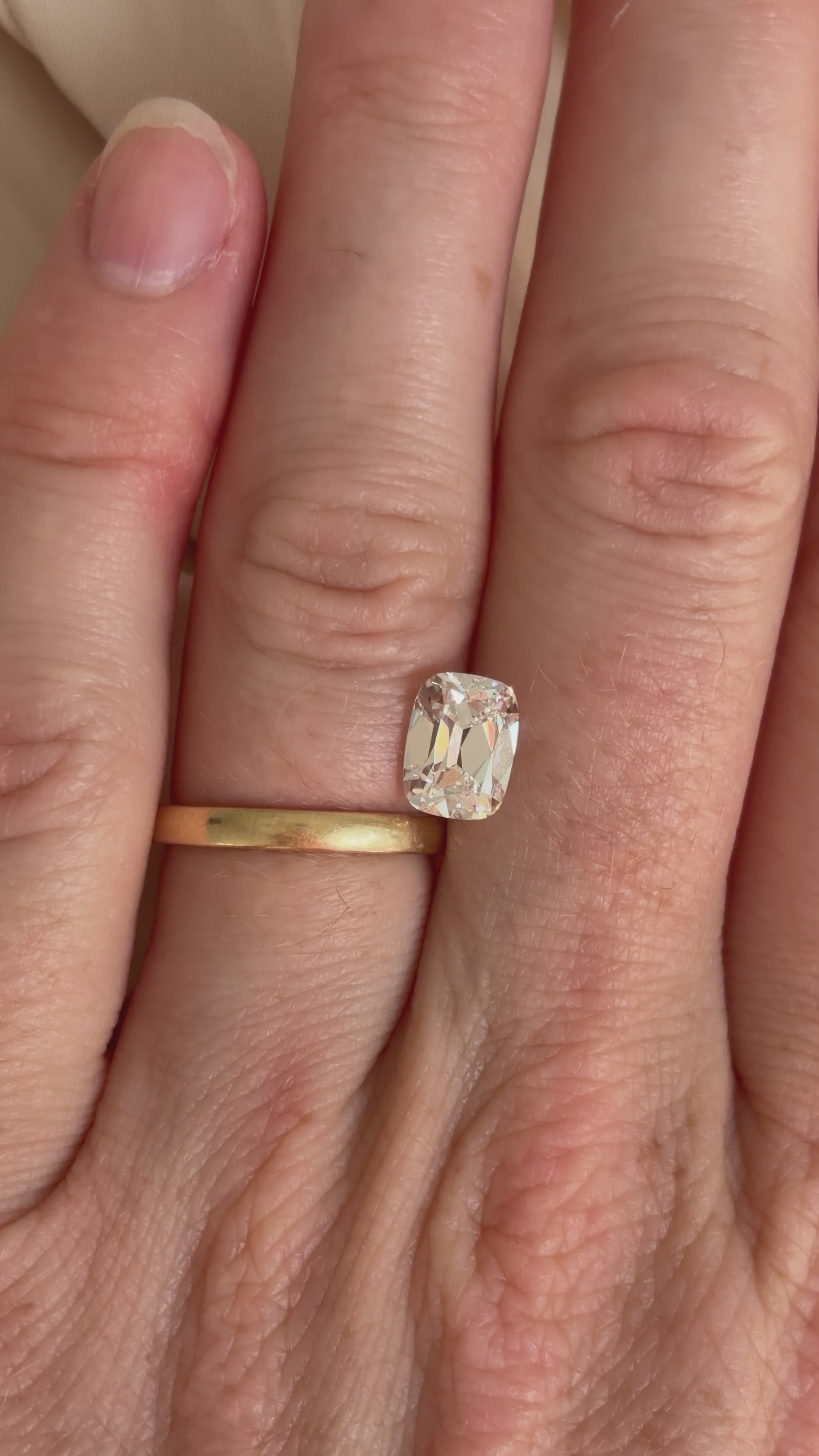 2.03 E VS1 Cushion Brilliant OMC - Lab Diamond