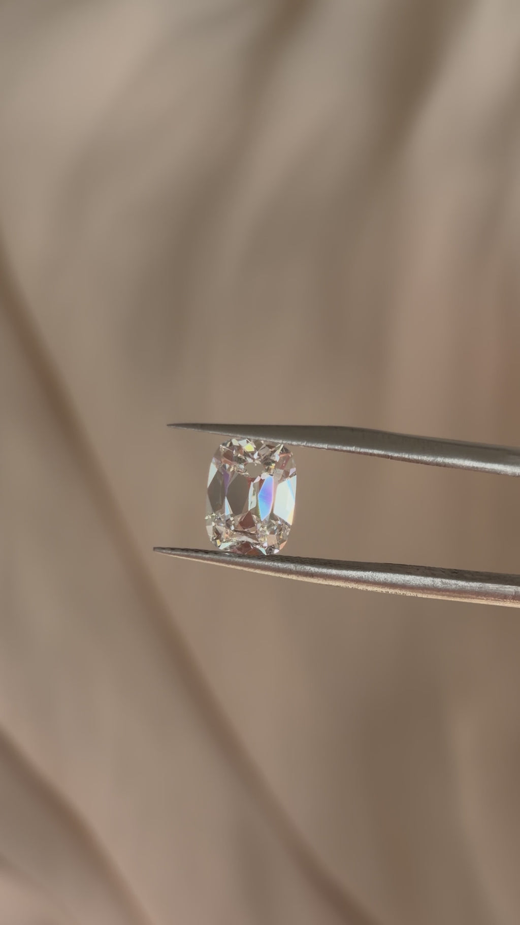 2.03 E VS1 Cushion Brilliant OMC - Lab Diamond